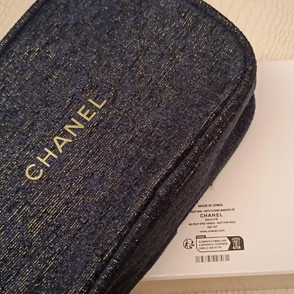 💋Chanel Zip Case Navy Gold * NEW - Picture 3 of 4